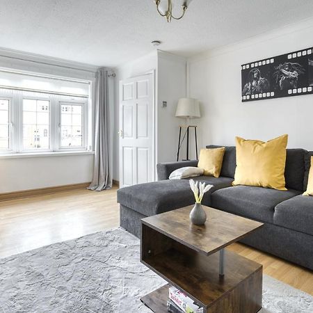 Liverpool Home With Free Parking West Derby Bagian luar foto