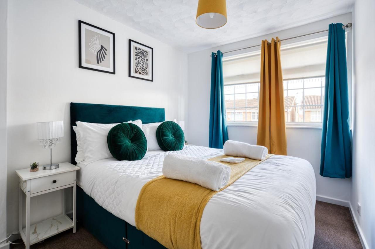 Liverpool Home With Free Parking West Derby Bagian luar foto