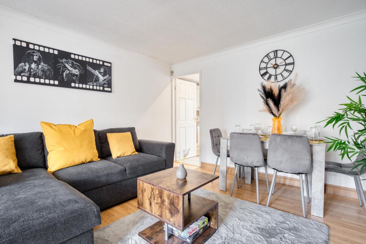 Liverpool Home With Free Parking West Derby Bagian luar foto