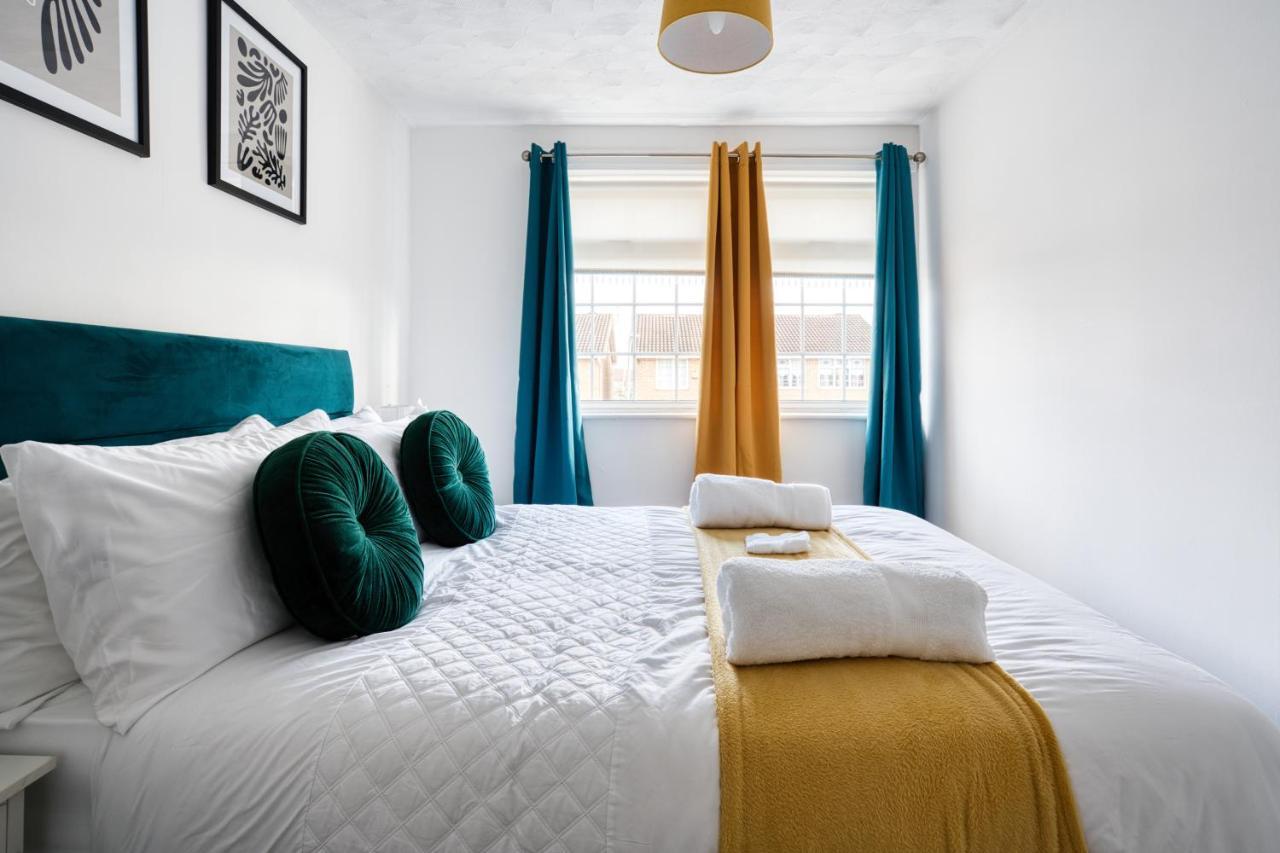 Liverpool Home With Free Parking West Derby Bagian luar foto