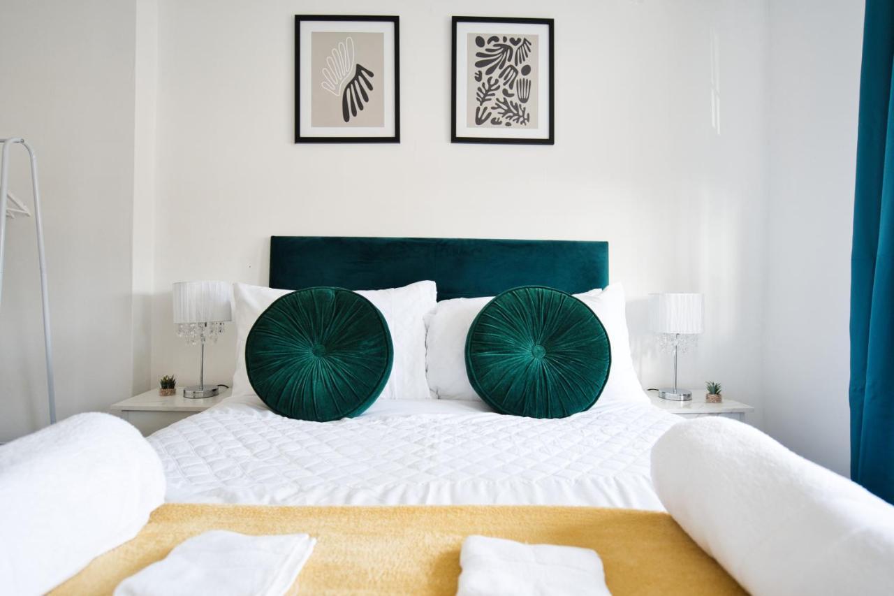 Liverpool Home With Free Parking West Derby Bagian luar foto