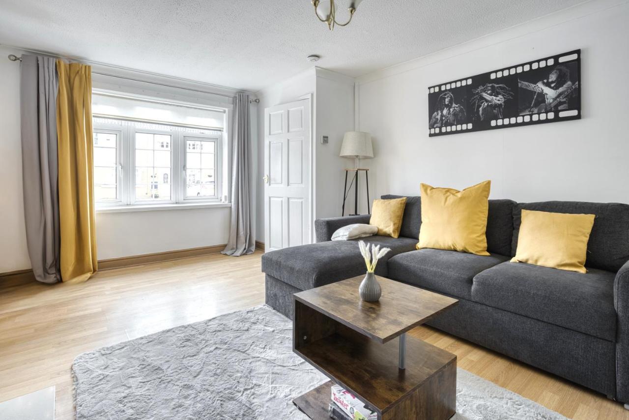 Liverpool Home With Free Parking West Derby Bagian luar foto