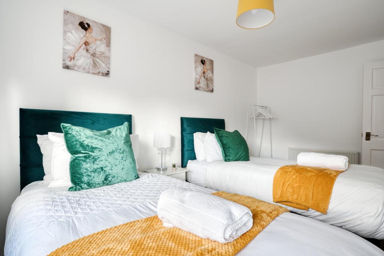 Liverpool Home With Free Parking West Derby Bagian luar foto