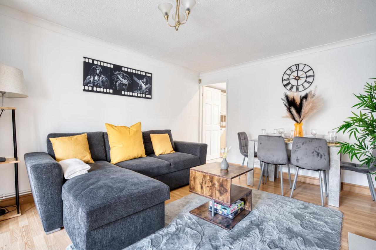 Liverpool Home With Free Parking West Derby Bagian luar foto