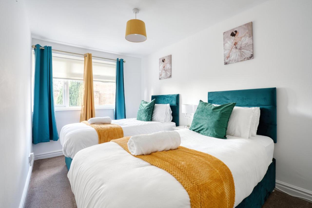 Liverpool Home With Free Parking West Derby Bagian luar foto