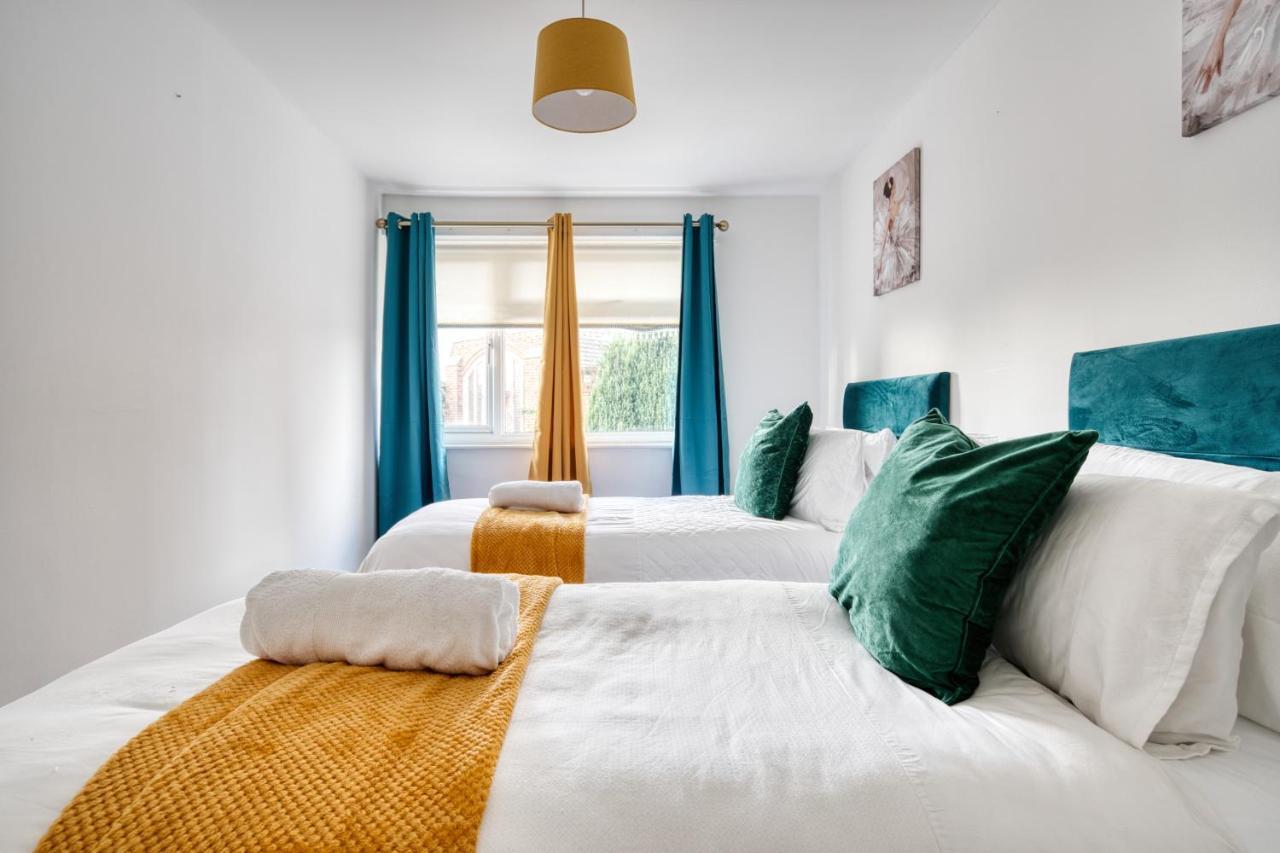 Liverpool Home With Free Parking West Derby Bagian luar foto